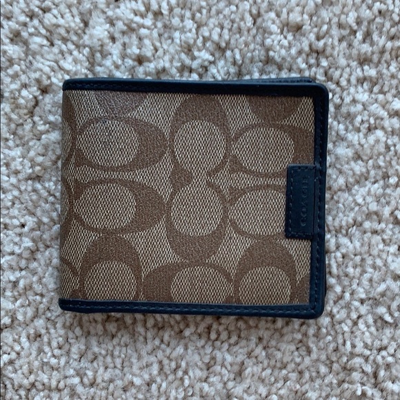 Coach Duffel Bag - Comes with matching wallet - Picture 7 of 8